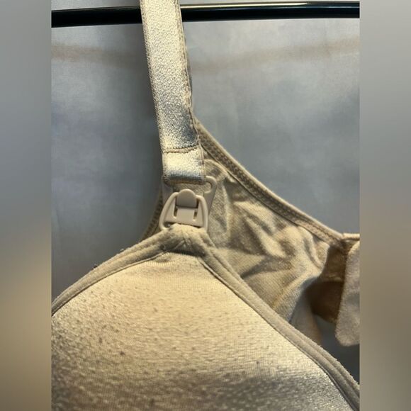 Gilligan & O'Malley Light Beige Wirefree Nursing Bra - Picture 8 of 9